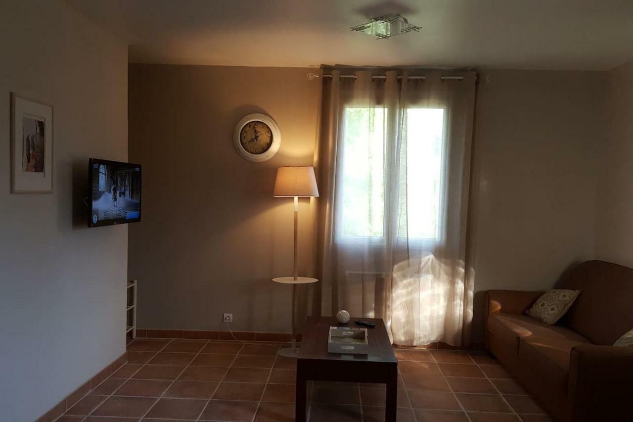 Logement Avec Piscine, Classe 3 Etoiles, De 42 M2 Tout Confort Au Calme Pour Un Couple Cahuzac-sur-Vere ภายนอก รูปภาพ