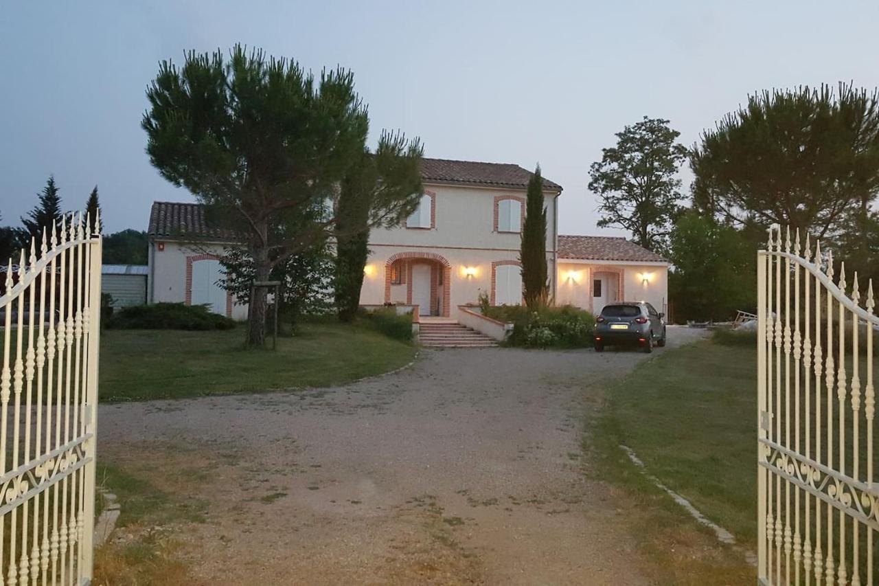 Logement Avec Piscine, Classe 3 Etoiles, De 42 M2 Tout Confort Au Calme Pour Un Couple Cahuzac-sur-Vere ภายนอก รูปภาพ